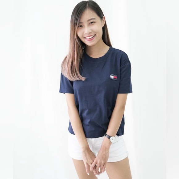 Tommy Jeans Tommy Hilfiger Vintage Short Sleeve Cropped Tee - Picture 1 of 8